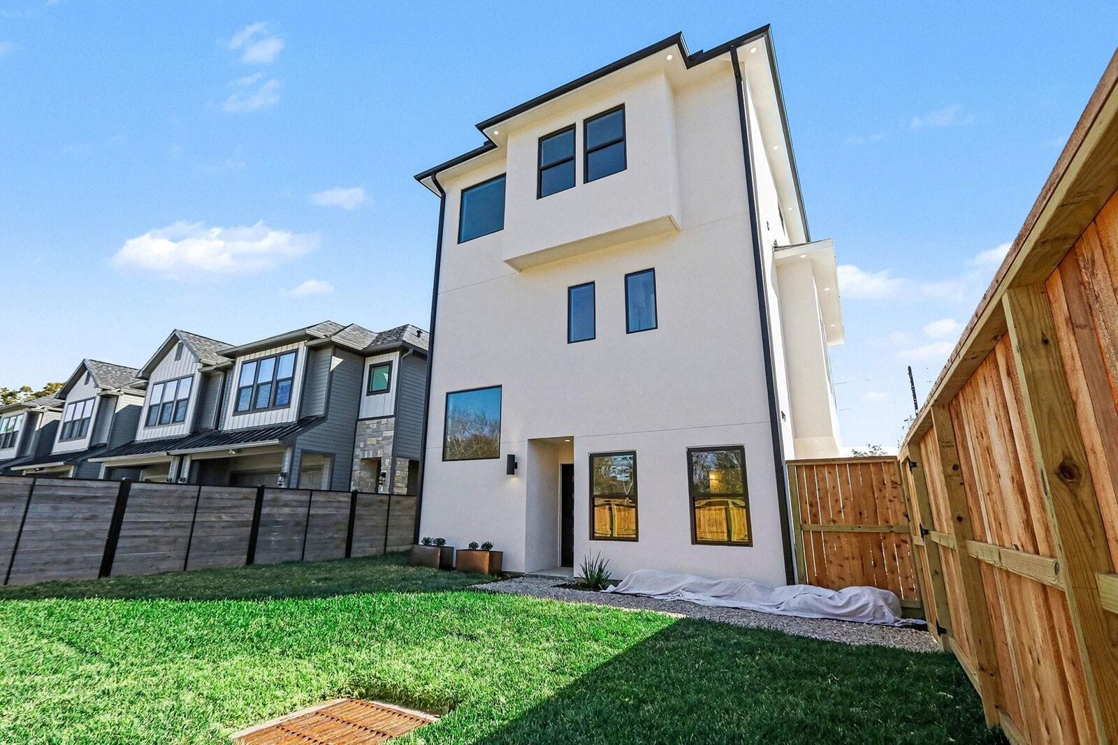 Property Photo: 1214 Wycliffe Drive TX 77043