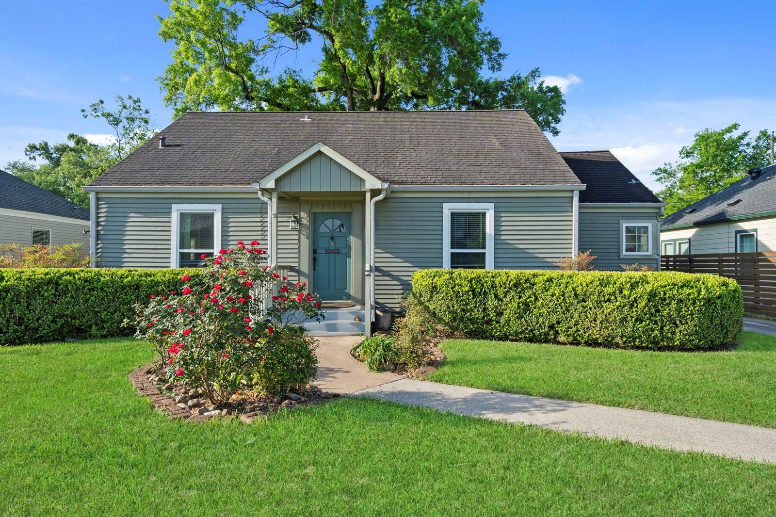 Property Photo:  4390 Varsity Lane  TX 77004 