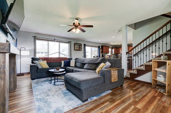 Property Photo:  406 3rd Street SE  IA 50035 
