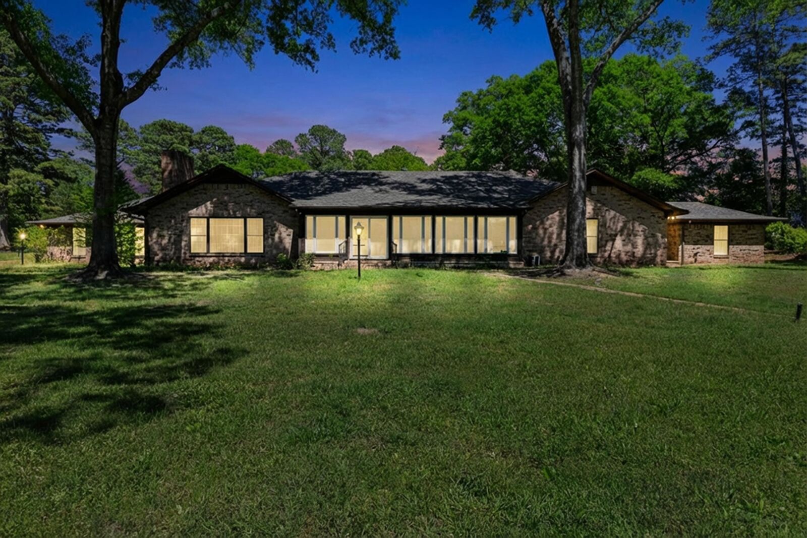 Property Photo:  3125 Bill Stoudt Pwky  TX 75605 
