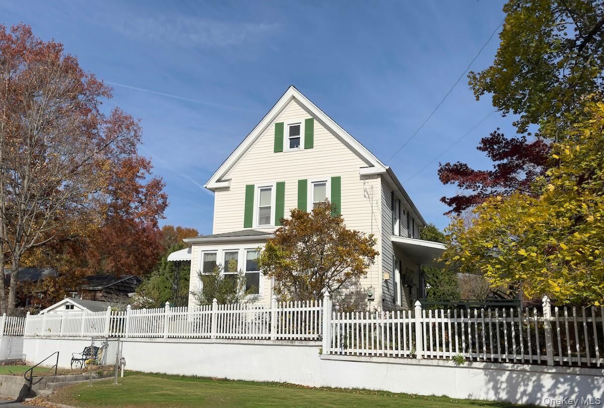 Property Photo:  30 Blanchard Avenue  NY 10522 