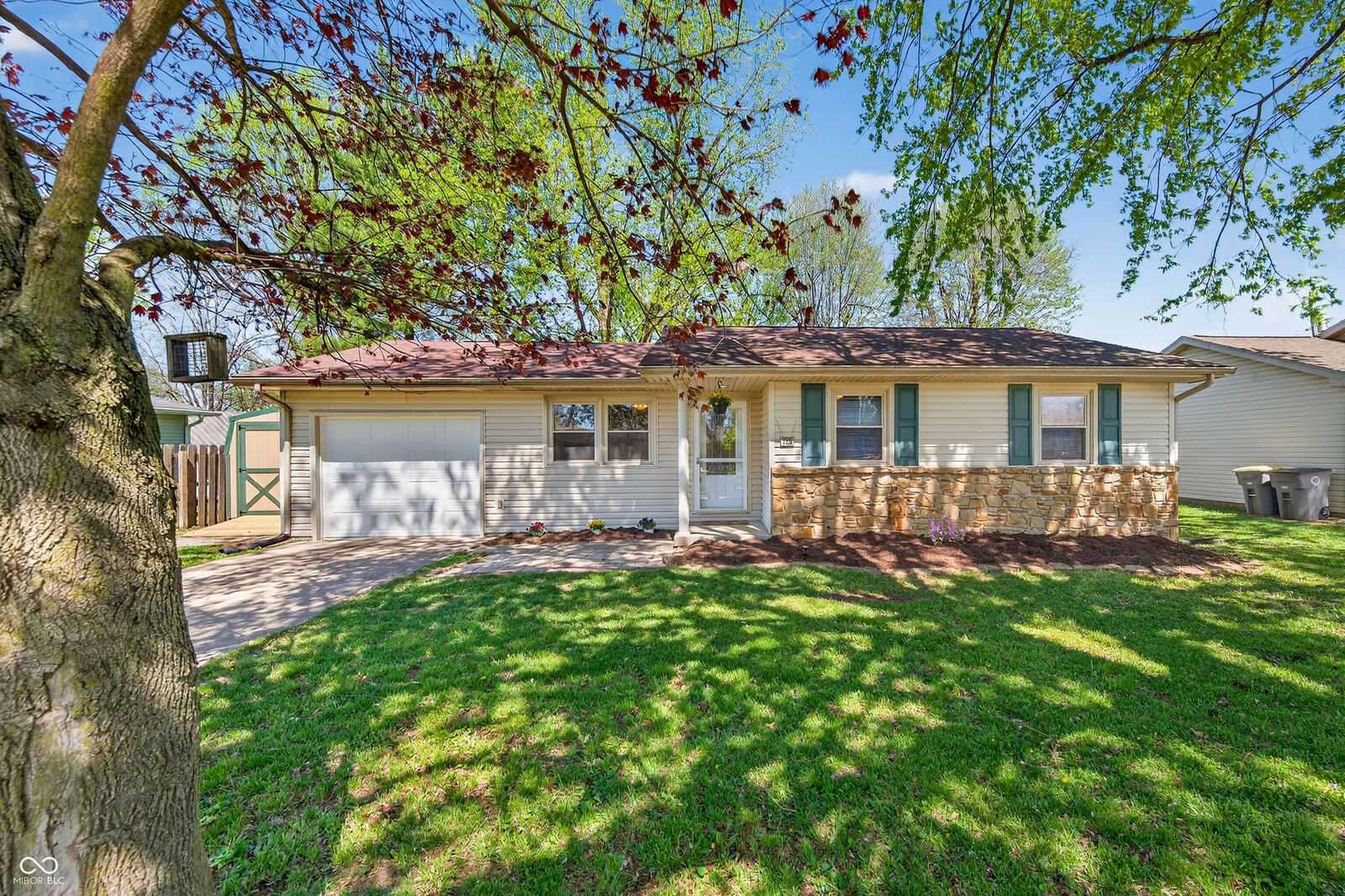 Property Photo:  425 Skaggs Court  IN 47274 