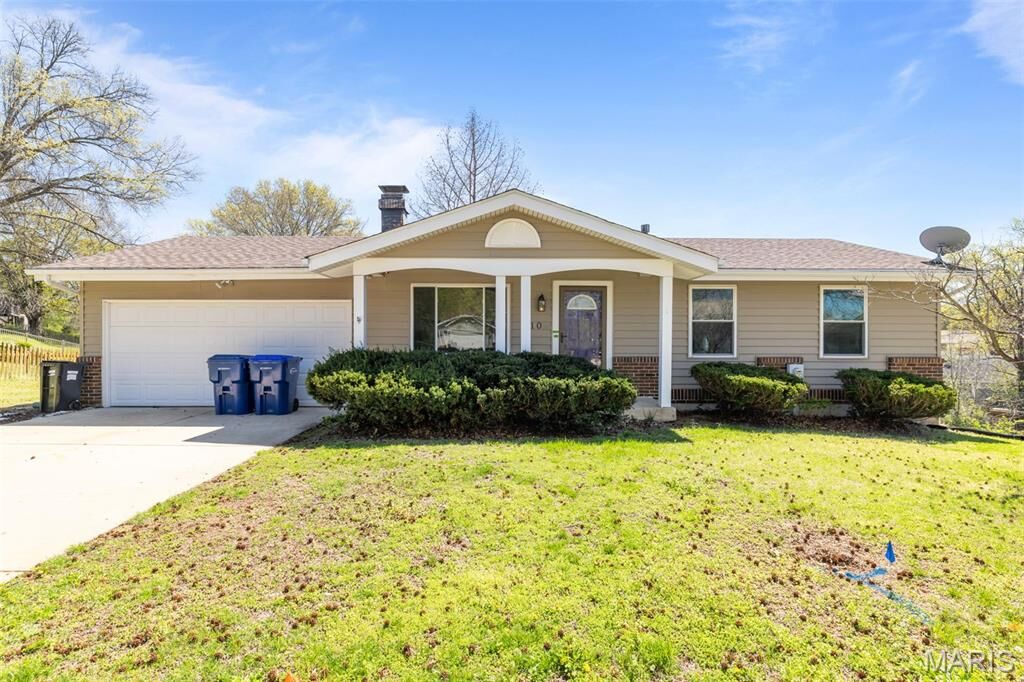 Property Photo: 210 Vistaoak Court MO 63021