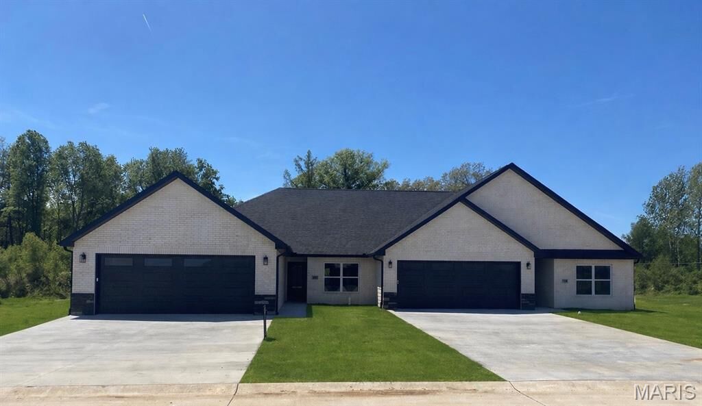 Property Photo:  123 &Amp 125 Beechwood Lane  MO 63701 