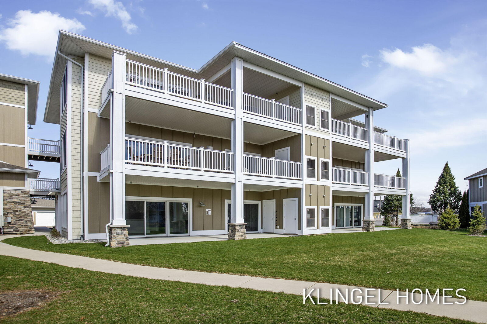 Property Photo:  930 W Savidge Street  MI 49456 