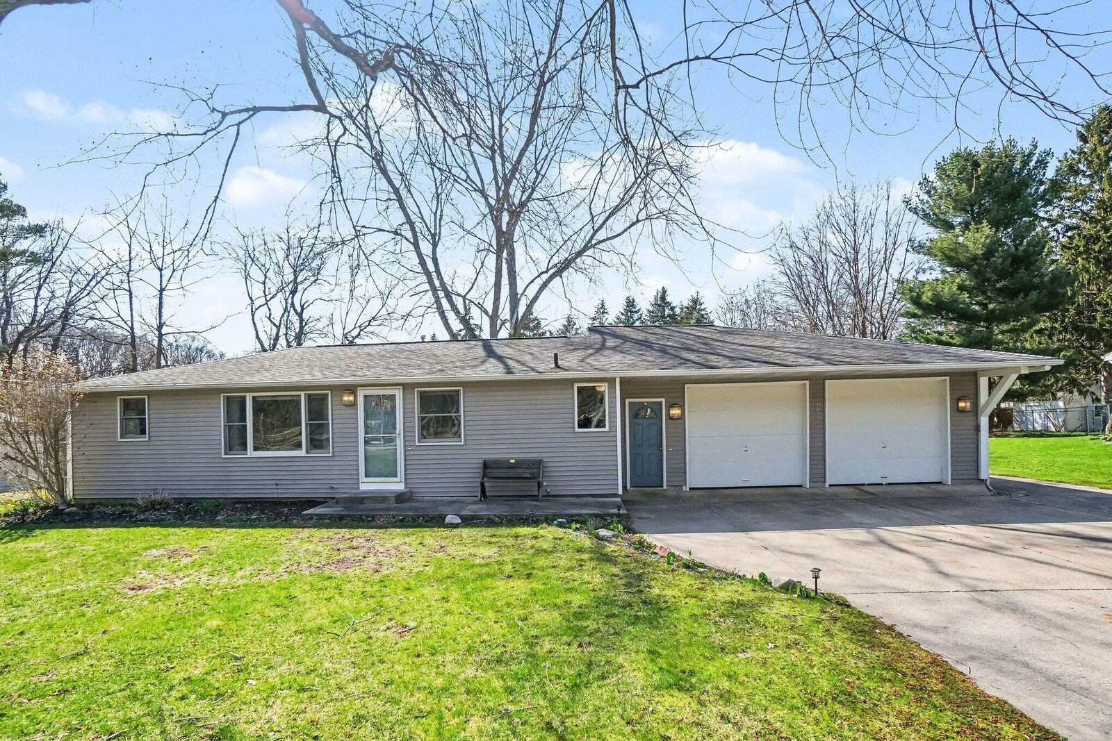 Property Photo:  2435 Lilac Avenue  MI 49424 