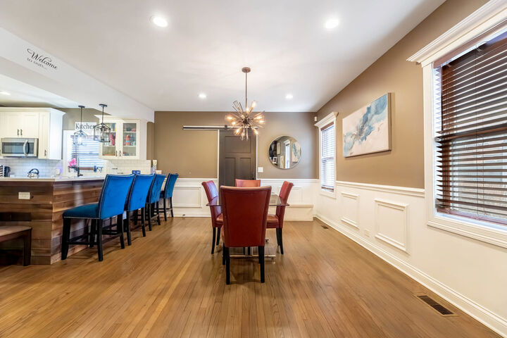 Property Photo:  7931 S Paxton Avenue  IL 60617 