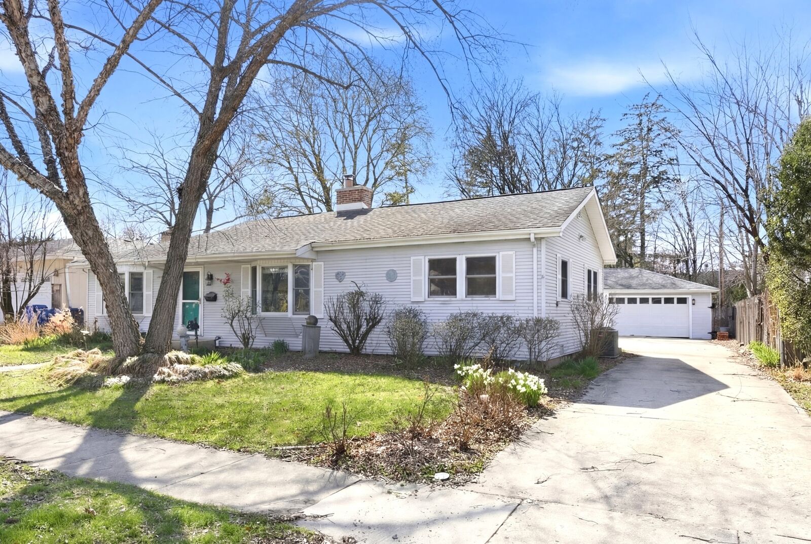 Property Photo:  510 S President Street  IL 60187 