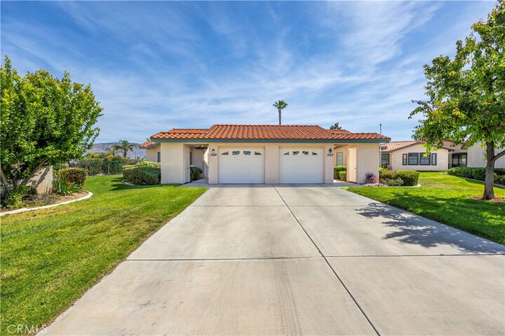 Property Photo:  1086 Morning Mist  CA 92545 