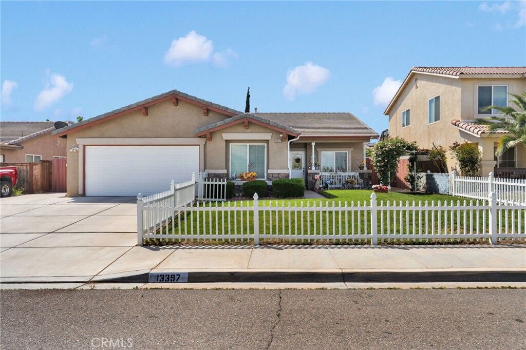 Property Photo: 13397 Earlegate CA 92392