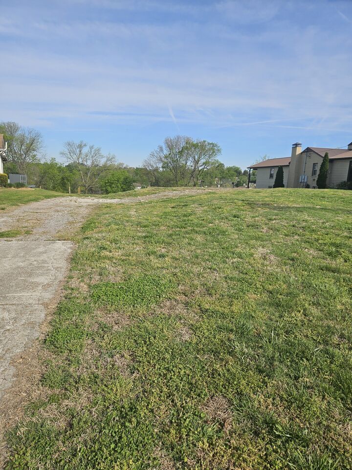 Property Photo: 128 Lakeview Dr TN 37075