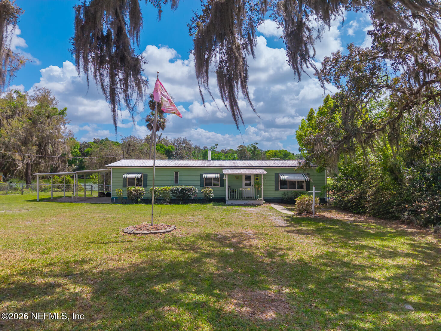 Property Photo: 215 Saratoga Drive FL 32189