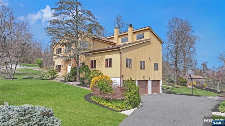 Property Photo:  17 Sherbrooke Drive  NJ 07035 