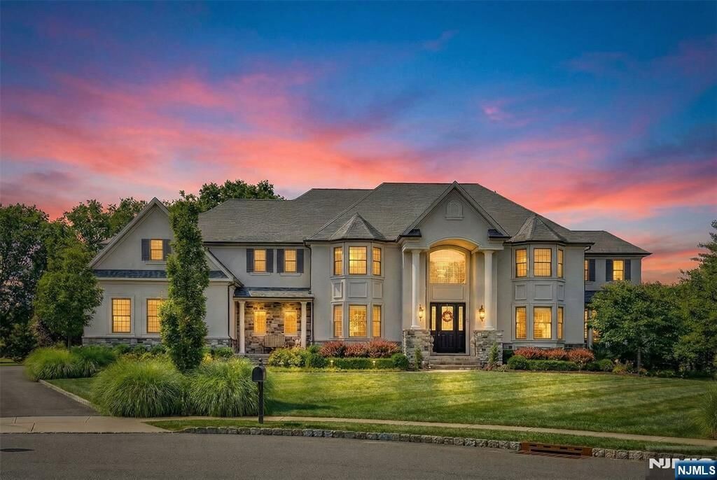 Property Photo:  8 Philhower Court  NJ 07834 