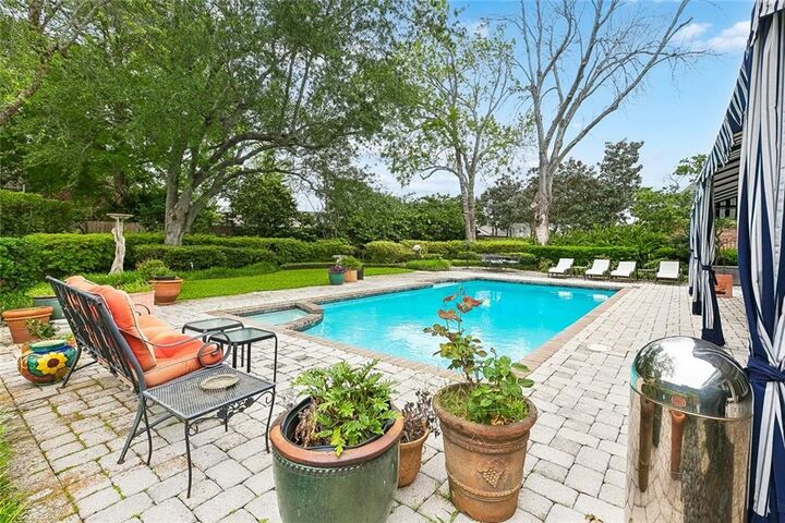 Property Photo:  19 Rue Royale  LA 70002 