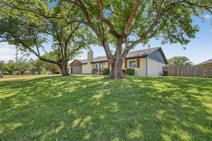 Property Photo:  710 Ridgeway Road  TX 76058 