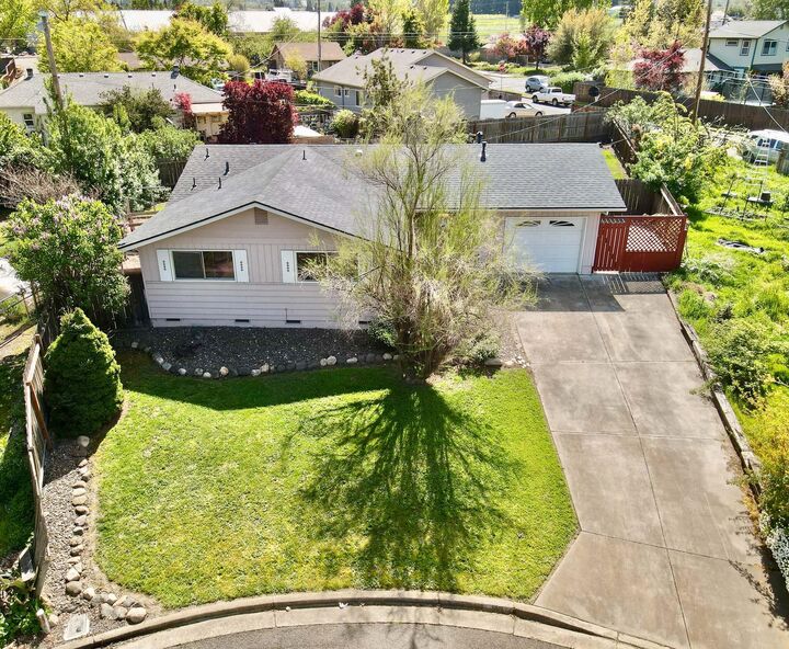 Property Photo:  118 N 4th Street  OR 97540 