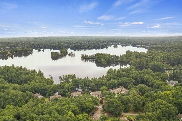 Property Photo:  18 Wintergreen Ct 18  MA 01462 