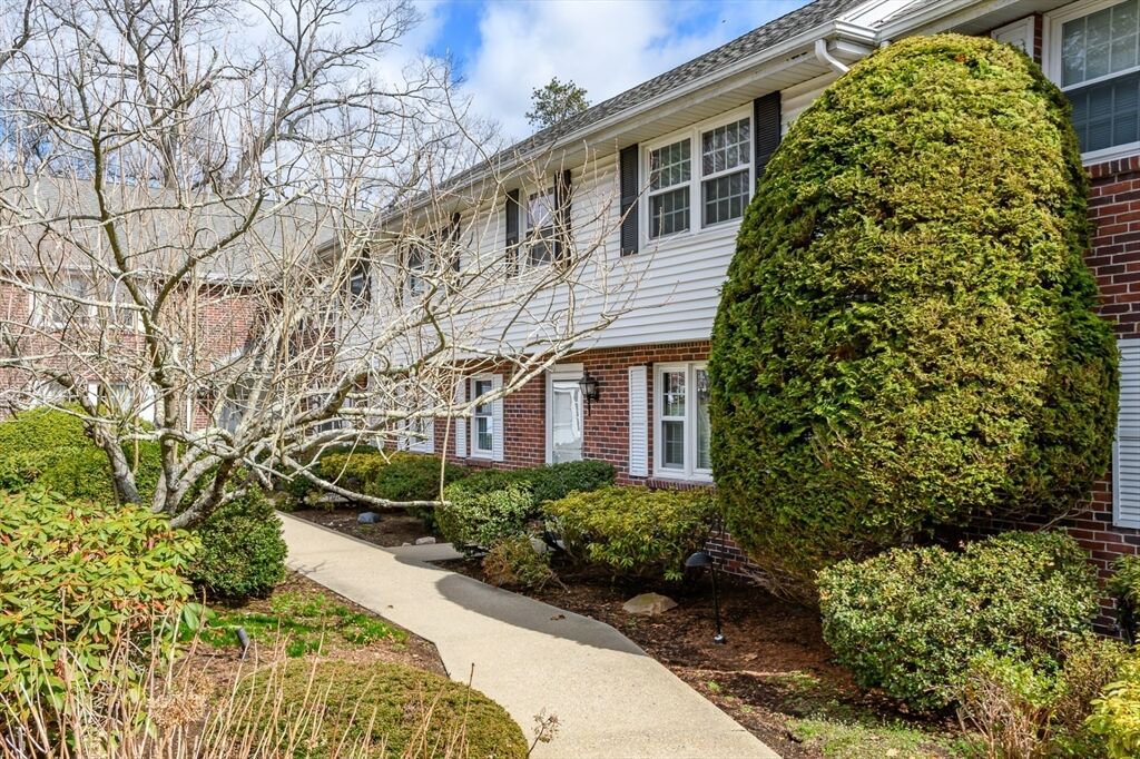 Property Photo:  21 Westerly St 10  MA 02482 