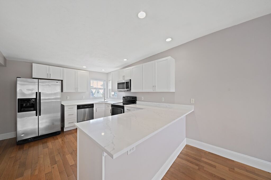 Property Photo:  662 E 7th Street 3  MA 02127 