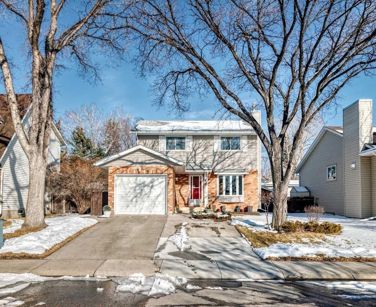 Photo de la propriété:  8 Meadow Place SE  AB T4A 1W4 