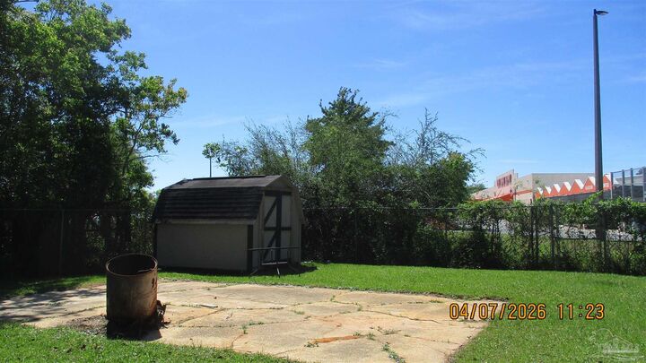 Property Photo: 3 Cherokee Trl FL 32506