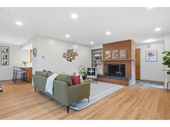 Property Photo:  12802 SE Knapp St  OR 97236 