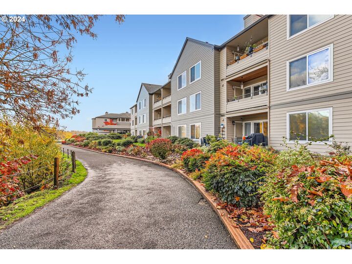Property Photo:  5110 S Landing Dr 302  OR 97239 