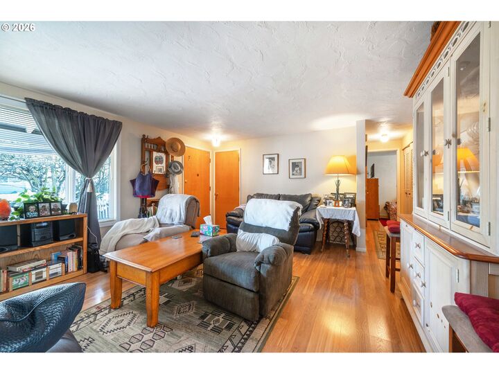 Property Photo:  2190 Pierce St  OR 97405 