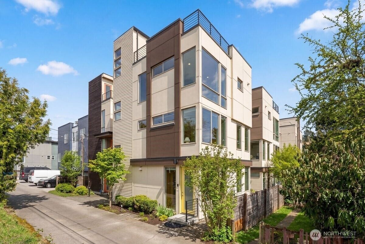 Property Photo:  5017  Fauntleroy Way SW B  WA 98136 