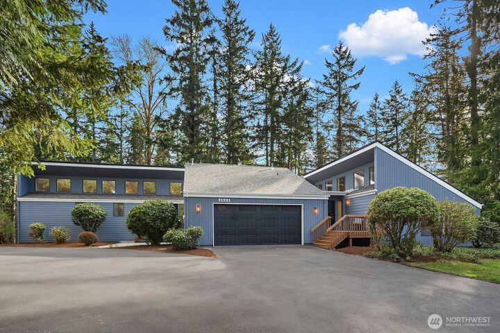 Property Photo:  21221 SE 13th Place  WA 98075 