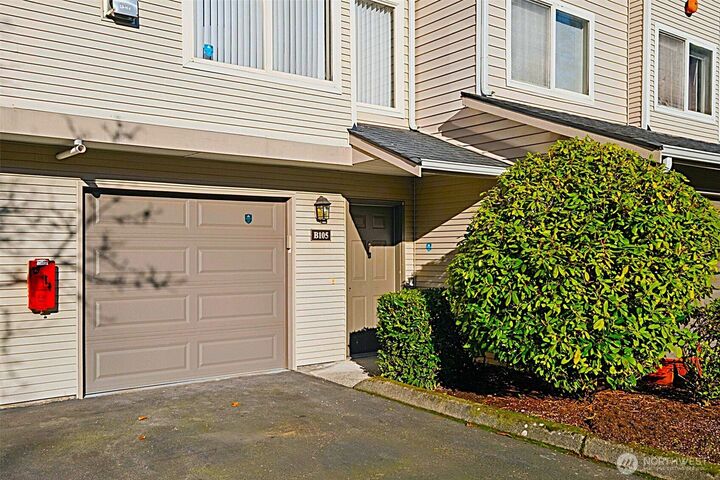Property Photo:  4808 NE Sunset Blvd B105  WA 98059 
