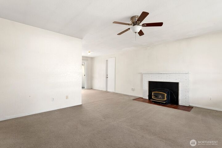 Property Photo: 21222 33rd Ave S WA 98198