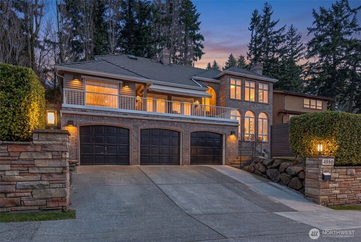 Property Photo:  4550  49th Avenue NE  WA 98105 