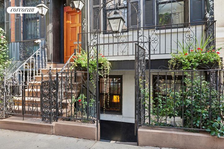 Property Photo:  207 E 31st Street  NY 10016 