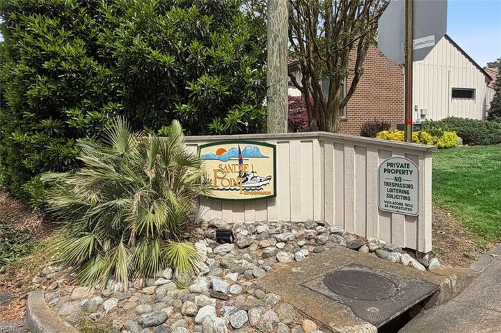 Property Photo:  28 Sandie Point Ln  VA 23701 