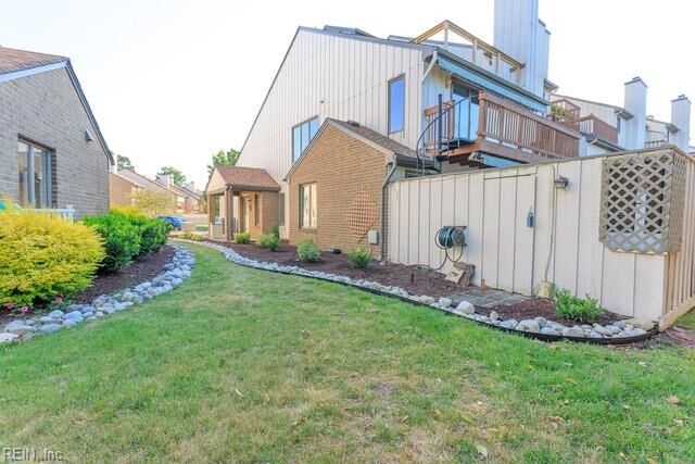 Property Photo:  28 Sandie Point Ln  VA 23701 