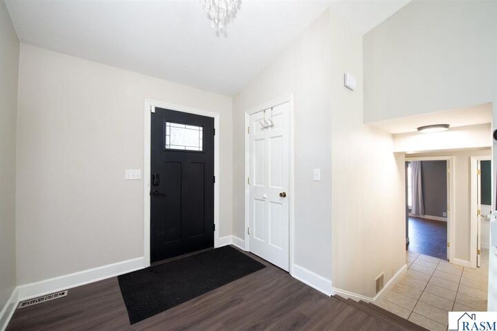 Property Photo: 1037 Oak Terrace Drive MN 56003