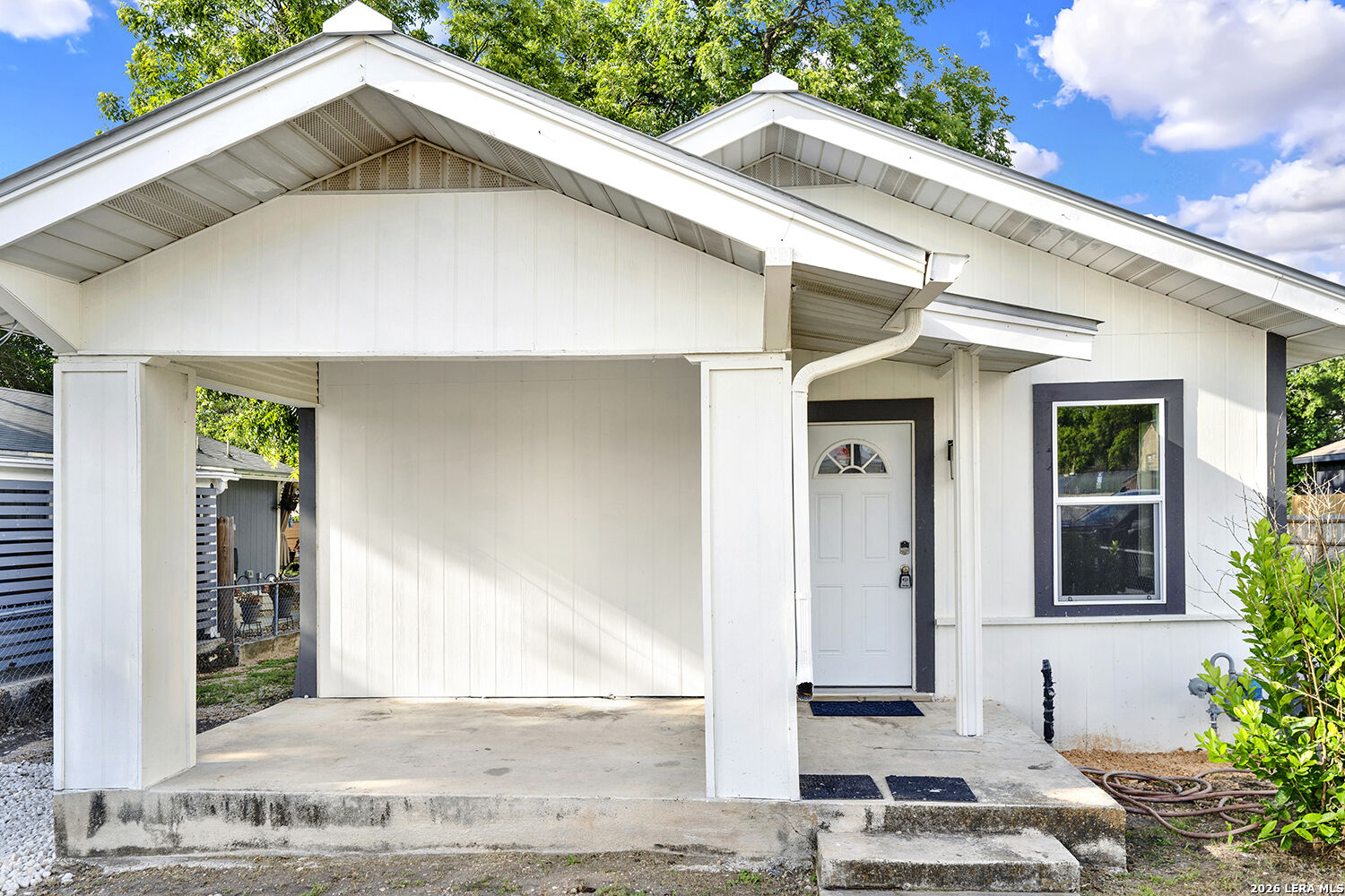 Property Photo:  1426 E Carson St  TX 78208 