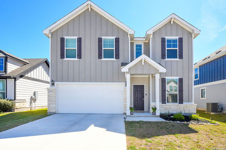 Property Photo:  809 Beacon Heights  TX 78155 