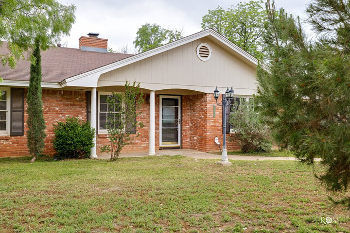 Property Photo:  2709 Oxford Avenue  TX 76904 