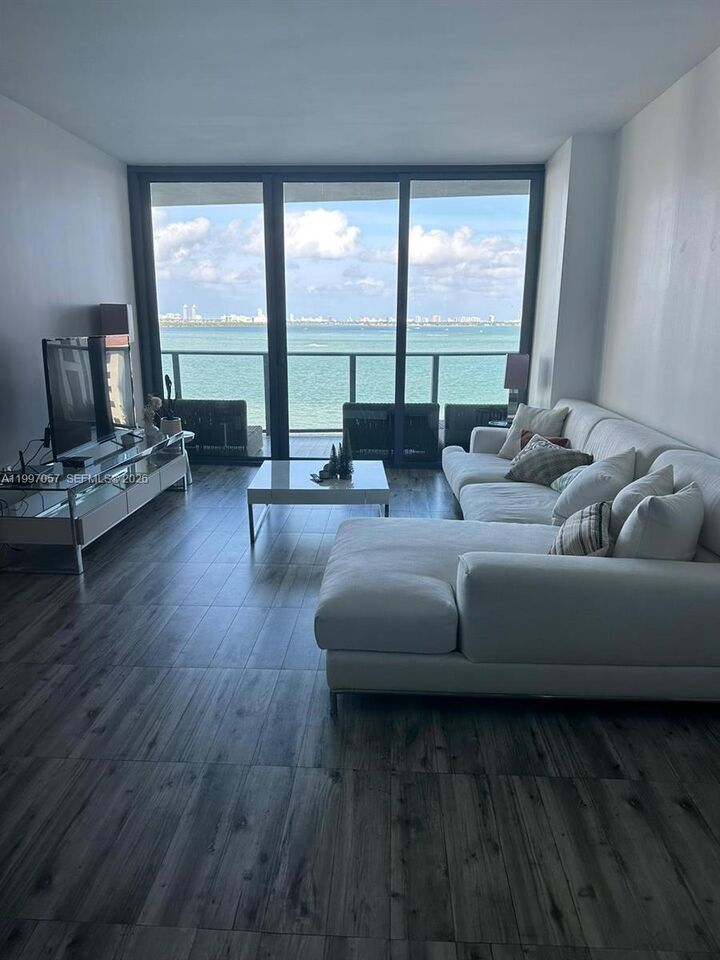 Property Photo:  460 NE 28th St 705  FL 33137 