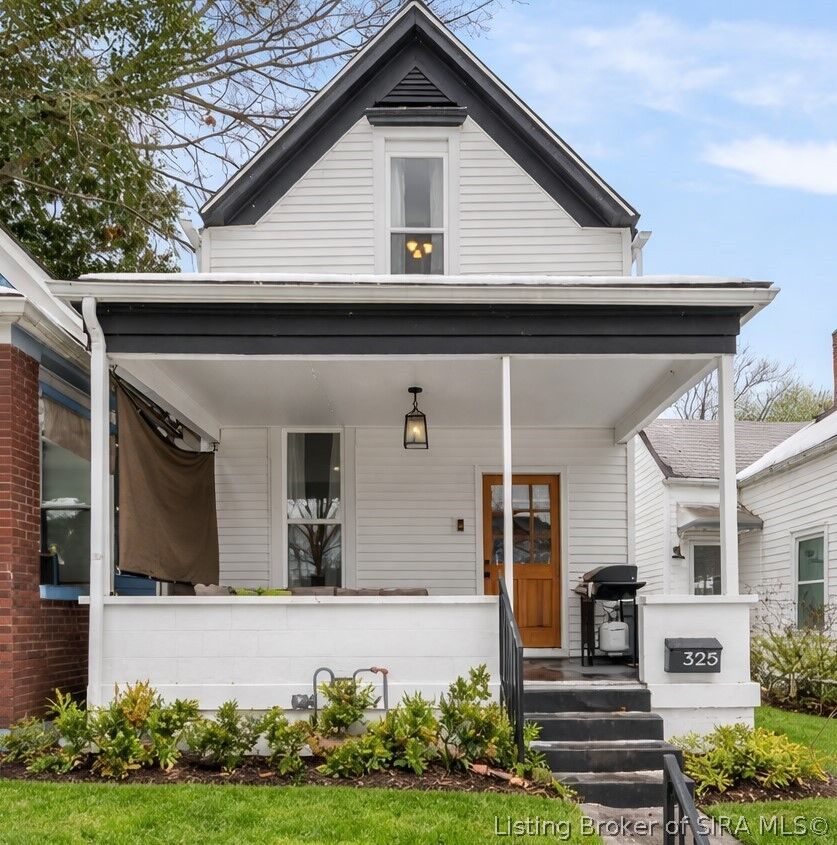 Property Photo:  325 E 14th Street  IN 47150 