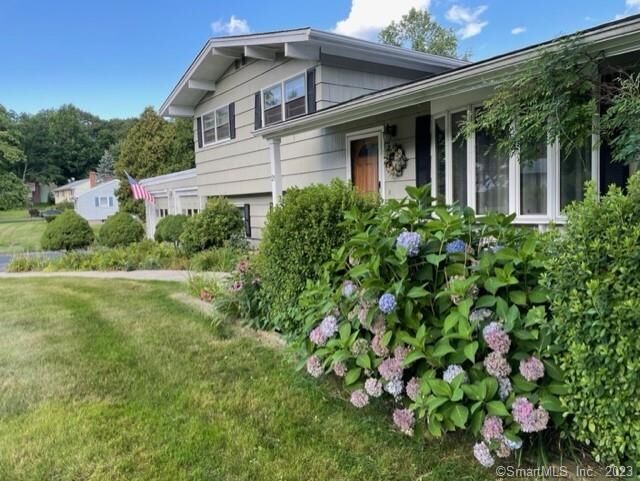 Property Photo:  21 McDermott Circle  CT 06518 