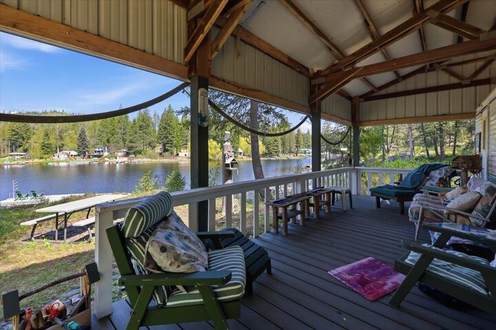 Property Photo:  412 Cedar Dr  WA 99156 