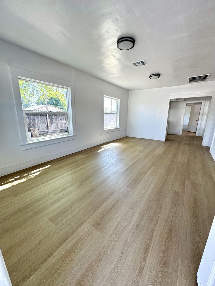 Property Photo:  605 N F Street NW  CA 93274 