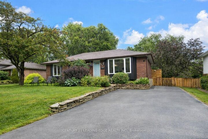 Property Photo:  306 Lindan (Room 2) Avenue  ON K9L 1K6 