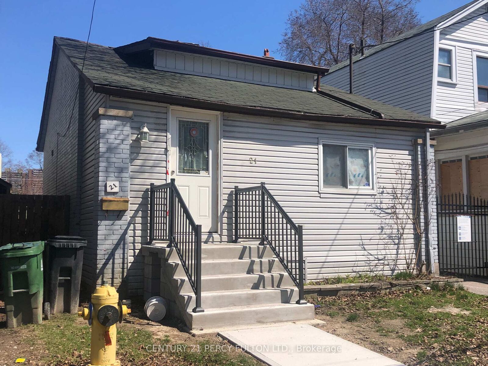 Property Photo:  21 Eastdale Avenue  ON M4C 4Z8 