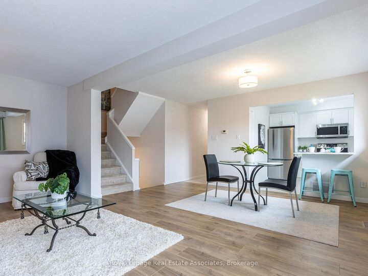 Property Photo: 2605 Woodchester Drive 57 ON L5K 2E3