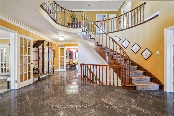 Property Photo: 190 Sandys Drive ON L4L 3E3
